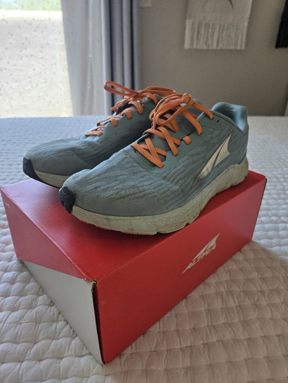 Altra Torin Women’s Teal Athletic Shoes with Orange Laces Size 8.5